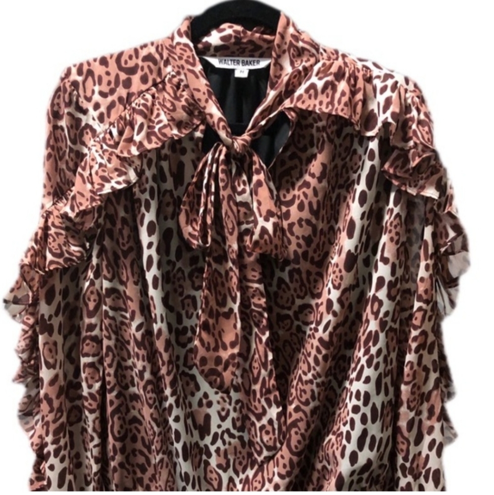 Walter Baker Animal Print Blouse. Size small - Picture 7 of 7